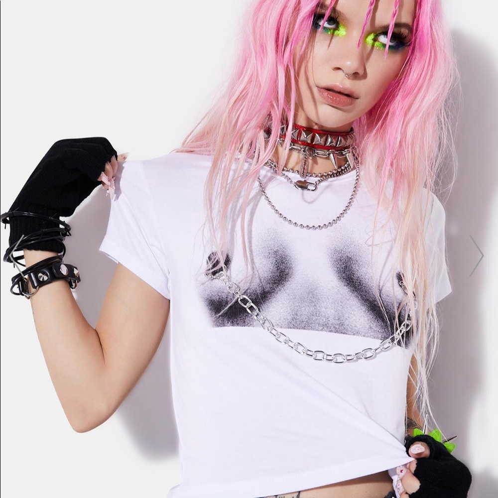 Titt For Tat Chain Graphic Tee.